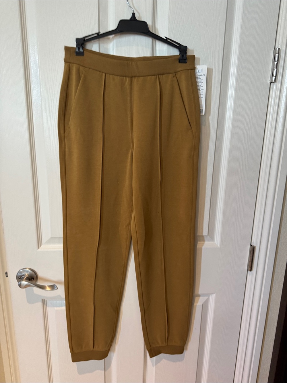 Lululemon NWT size small Casual Tapered Jogger Pants in Mustard Brown
